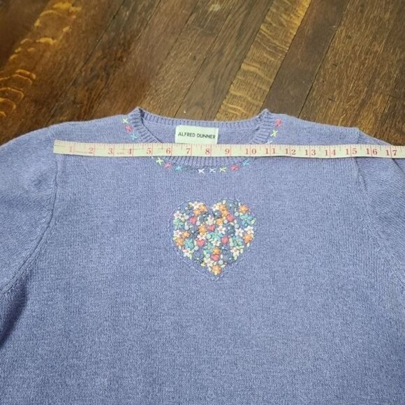 Vintage 90s Embroidered Heart Grandmacore Purple Top - Picture 6 of 10